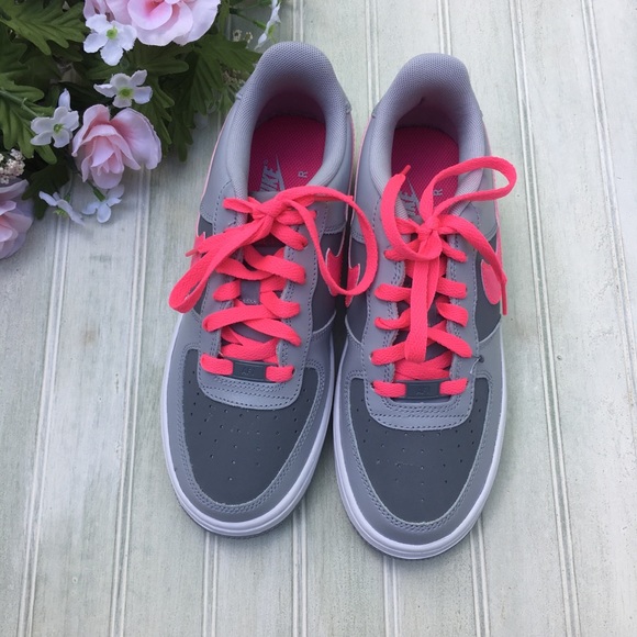 NWT Nike Air Force 1 Low Top Sneakers - Picture 3 of 8